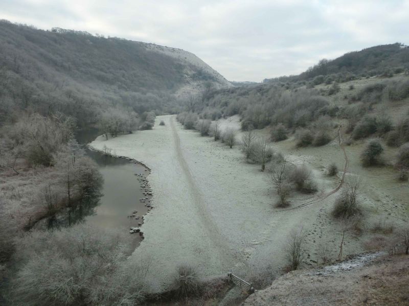 river wye monsal dale from monsal trail at monsal viaduct  derbyshire.jpg
